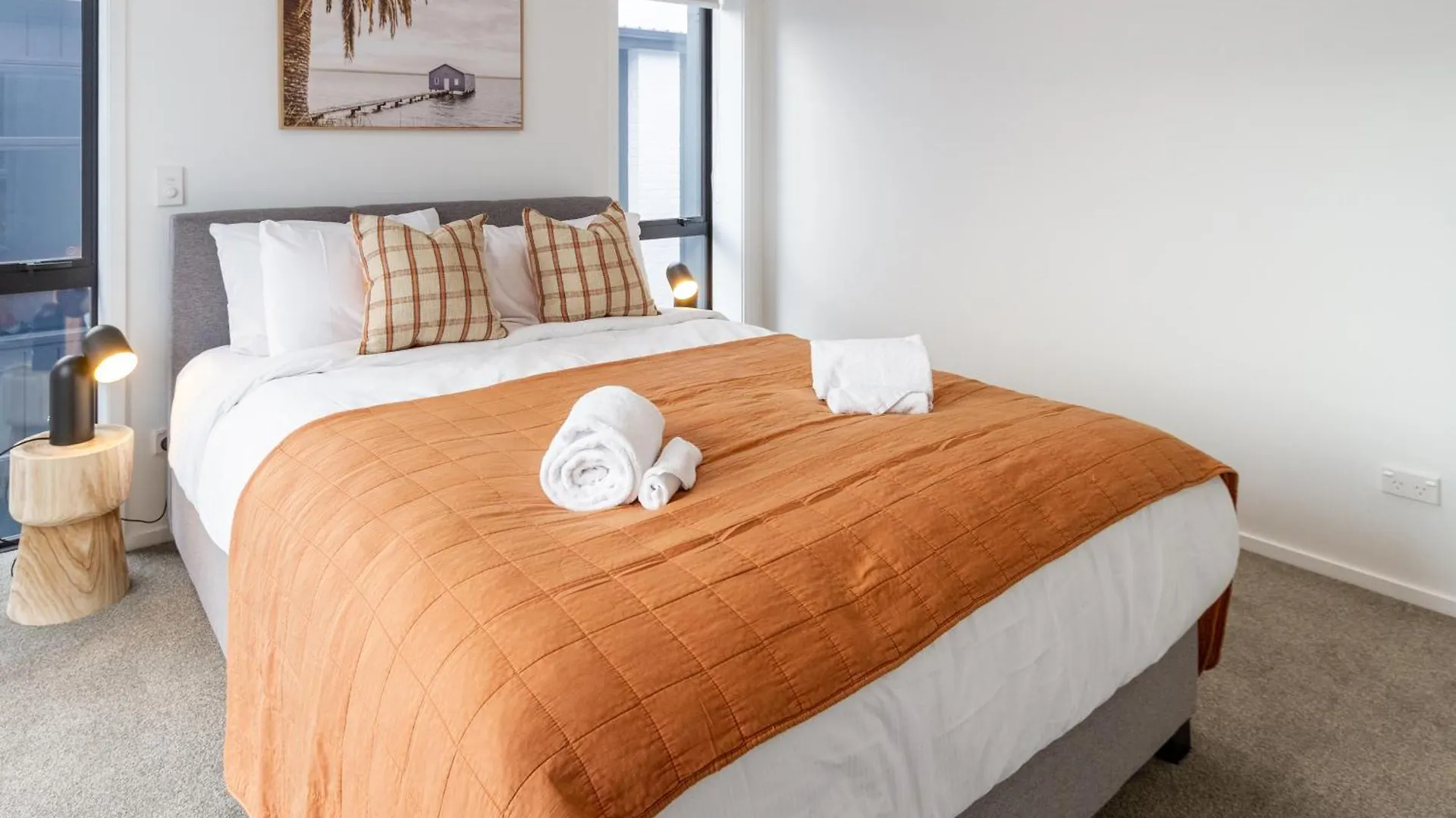 Discover Elegance - New Central Haven. 3 Bedroom Christchurch Appartement