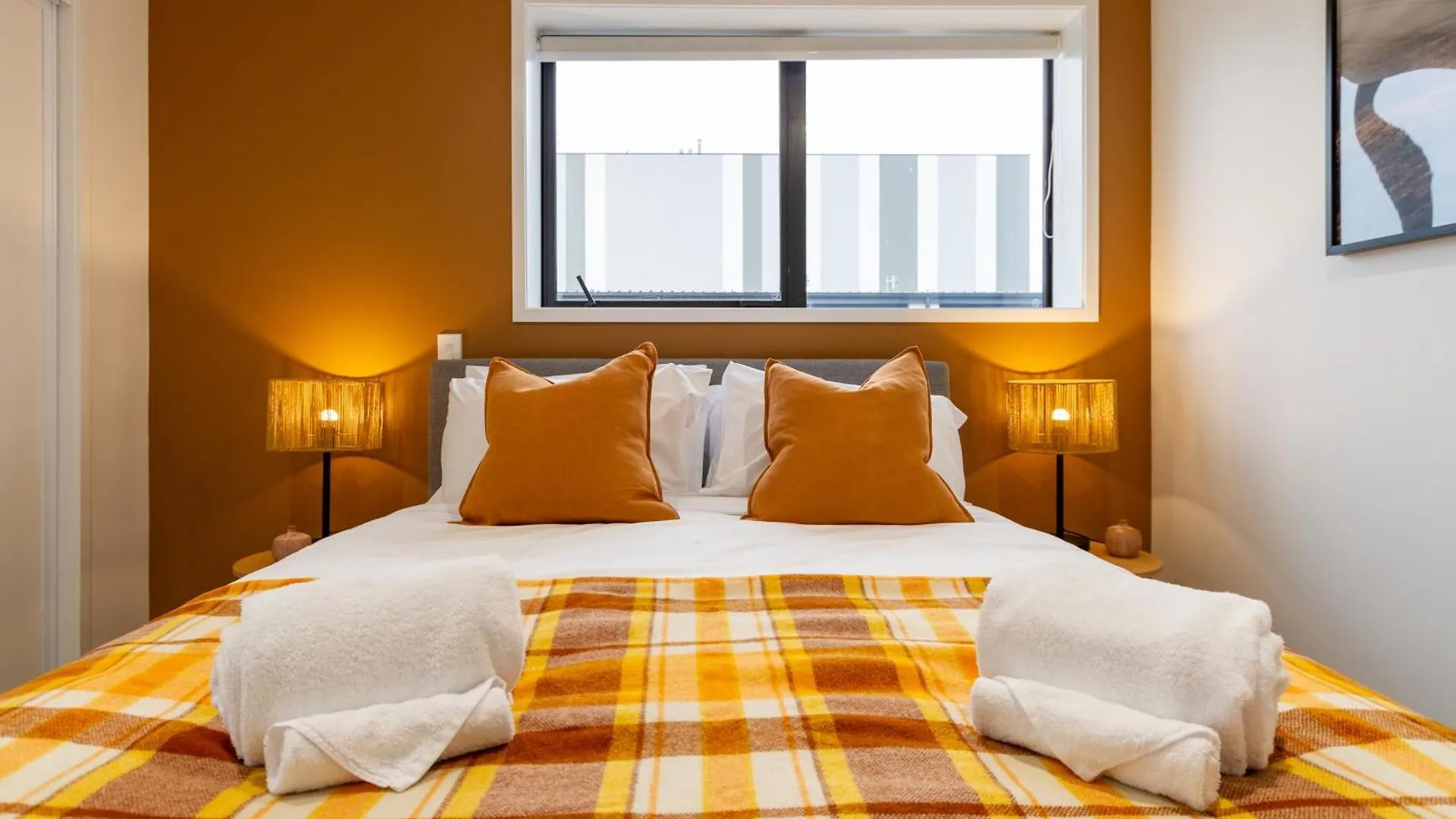 Discover Elegance - New Central Haven. 3 Bedroom Christchurch Appartement